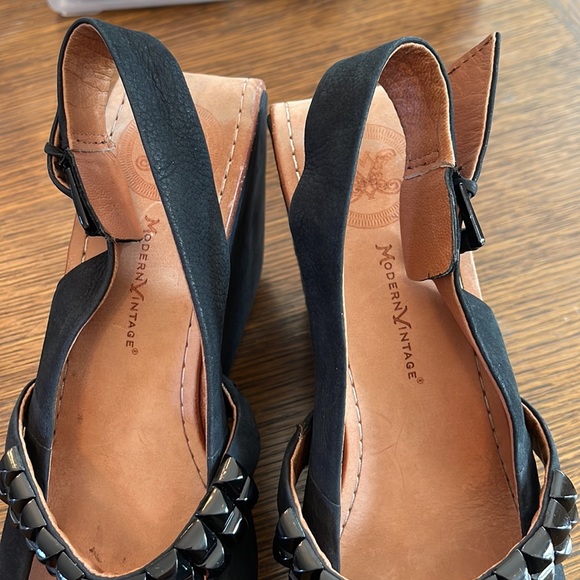 Modern Vintage black peeptoe studded wedges - Picture 8 of 11